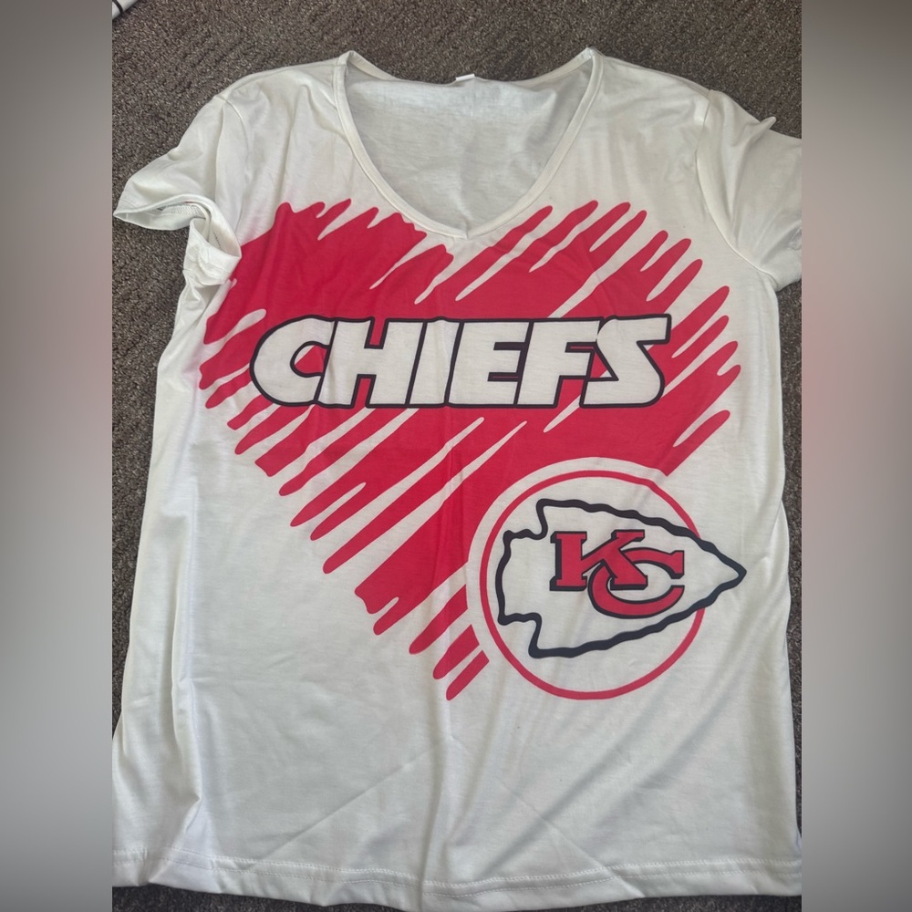 NWT Kansas City Cheifs T-Shirt! S-Xl Available